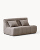 Sofa dwuosobowa SHAPE - sofa dwuosobowa z widokiem z boku, z poduszkami na siedzisku i wyraźnymi przeszyciami.