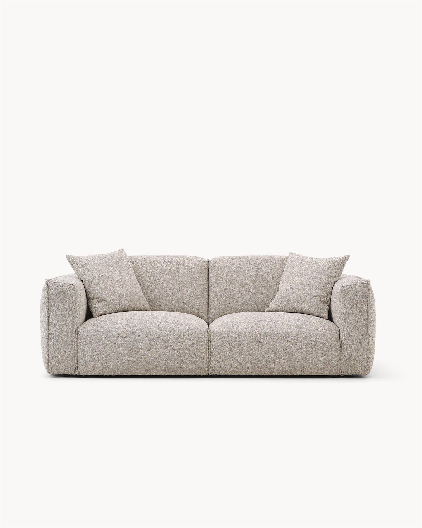 Sofa dwuosobowa PURE - sofa dwuosobowa z poduszkami, widok z przodu, o zaokrąglonych kształtach.