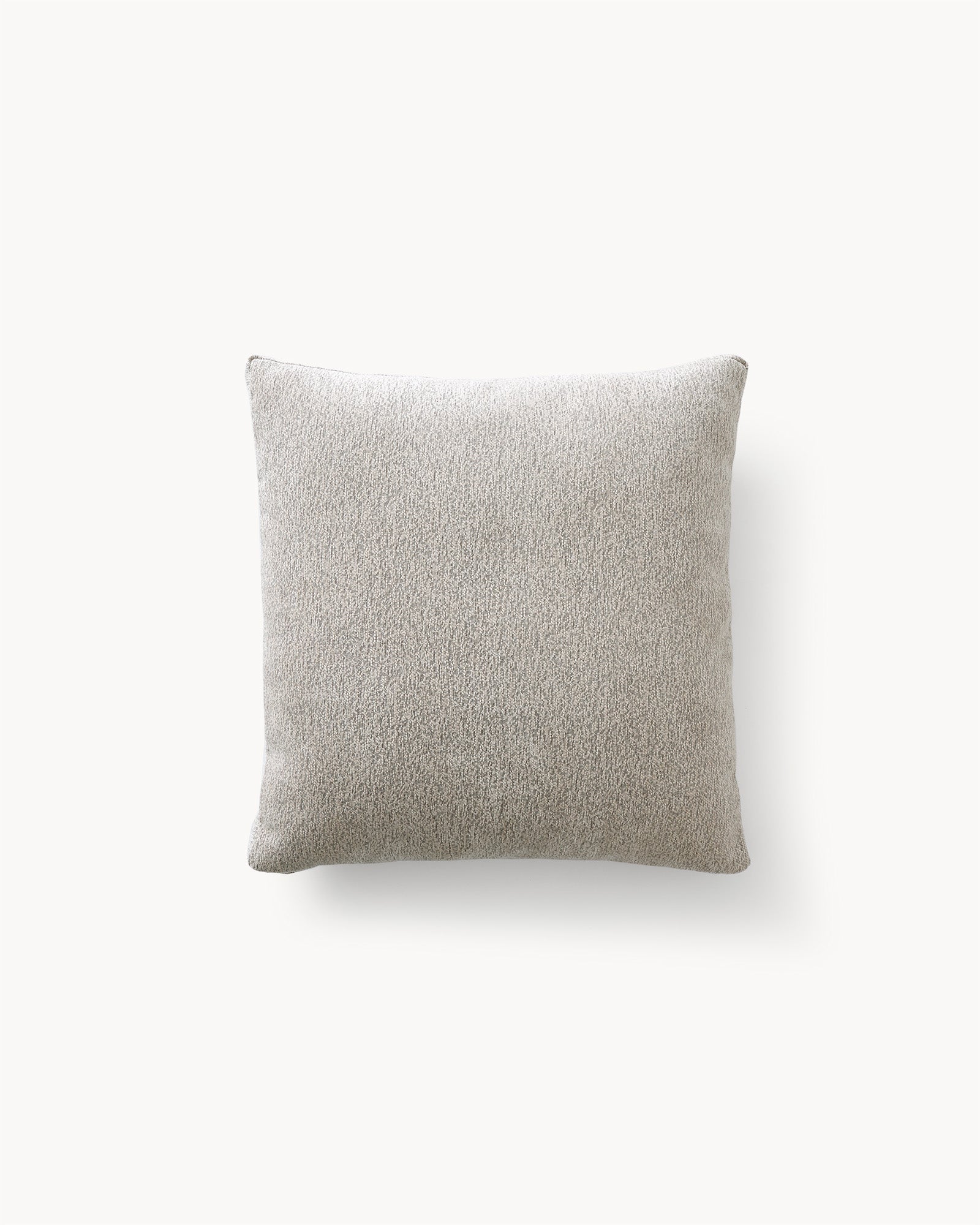 Poduszka dekoracyjna VIBE 50 cm x 50 cm - poduszka dekoracyjna widoczna z przodu, o prostokątnym kształcie i gładkiej powierzchni.