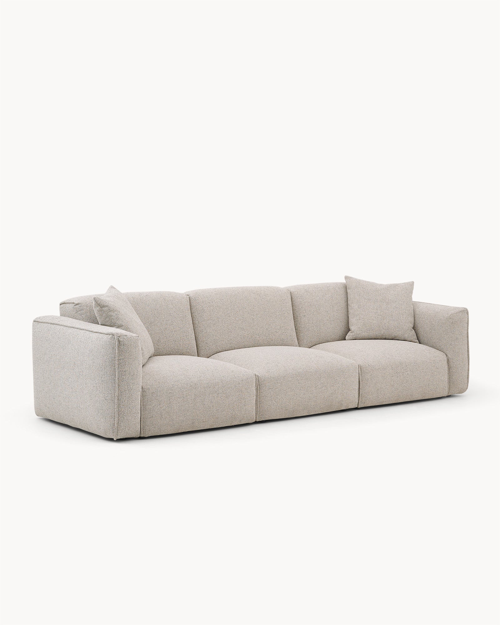 Sofa trzyosobowa PURE - sofa trzyosobowa z niskim oparciem i poduszkami, widok z boku.