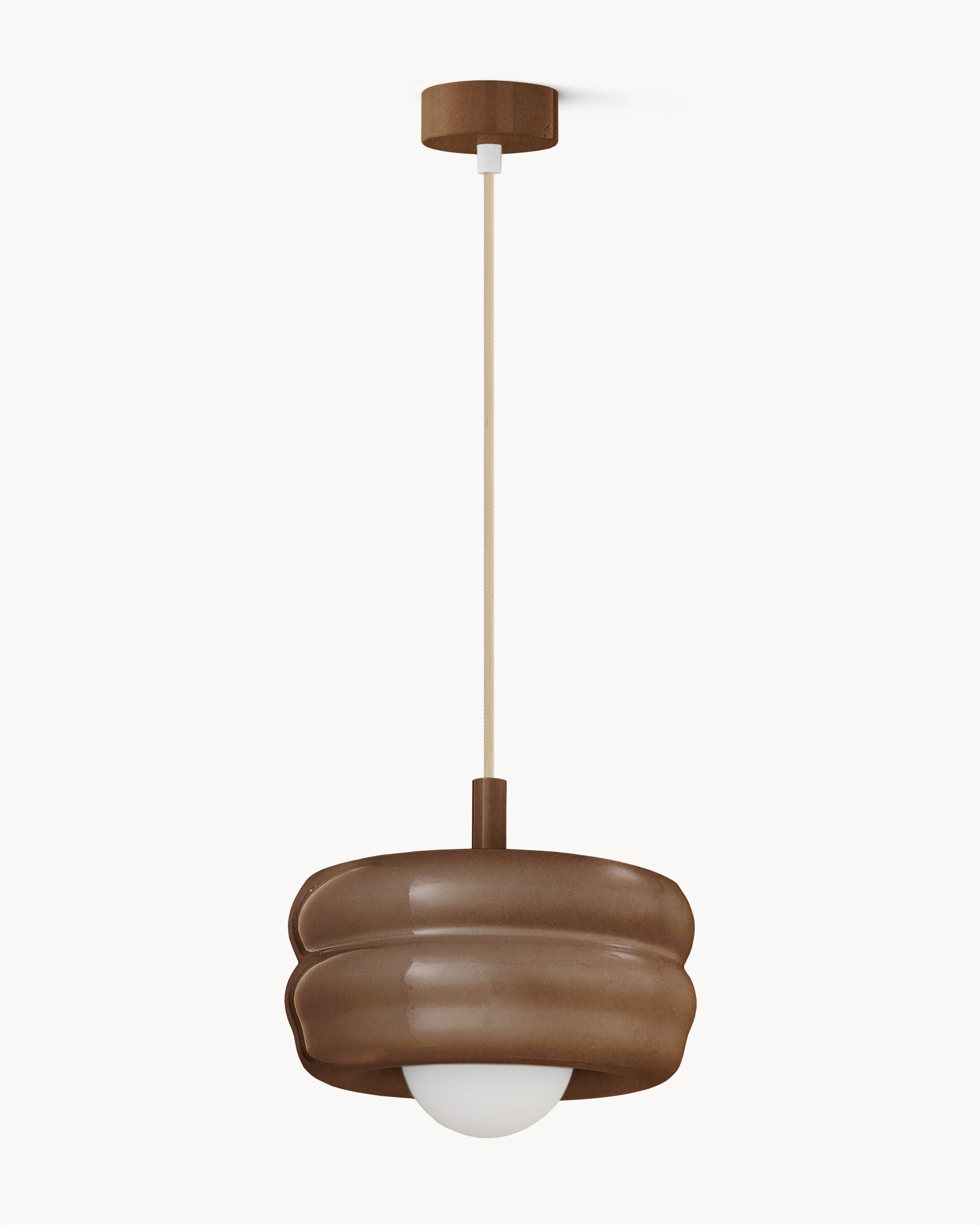 Lampa BUNS - lampa wisząca z okrągłym kloszem i długim przewodem. Widok z boku.