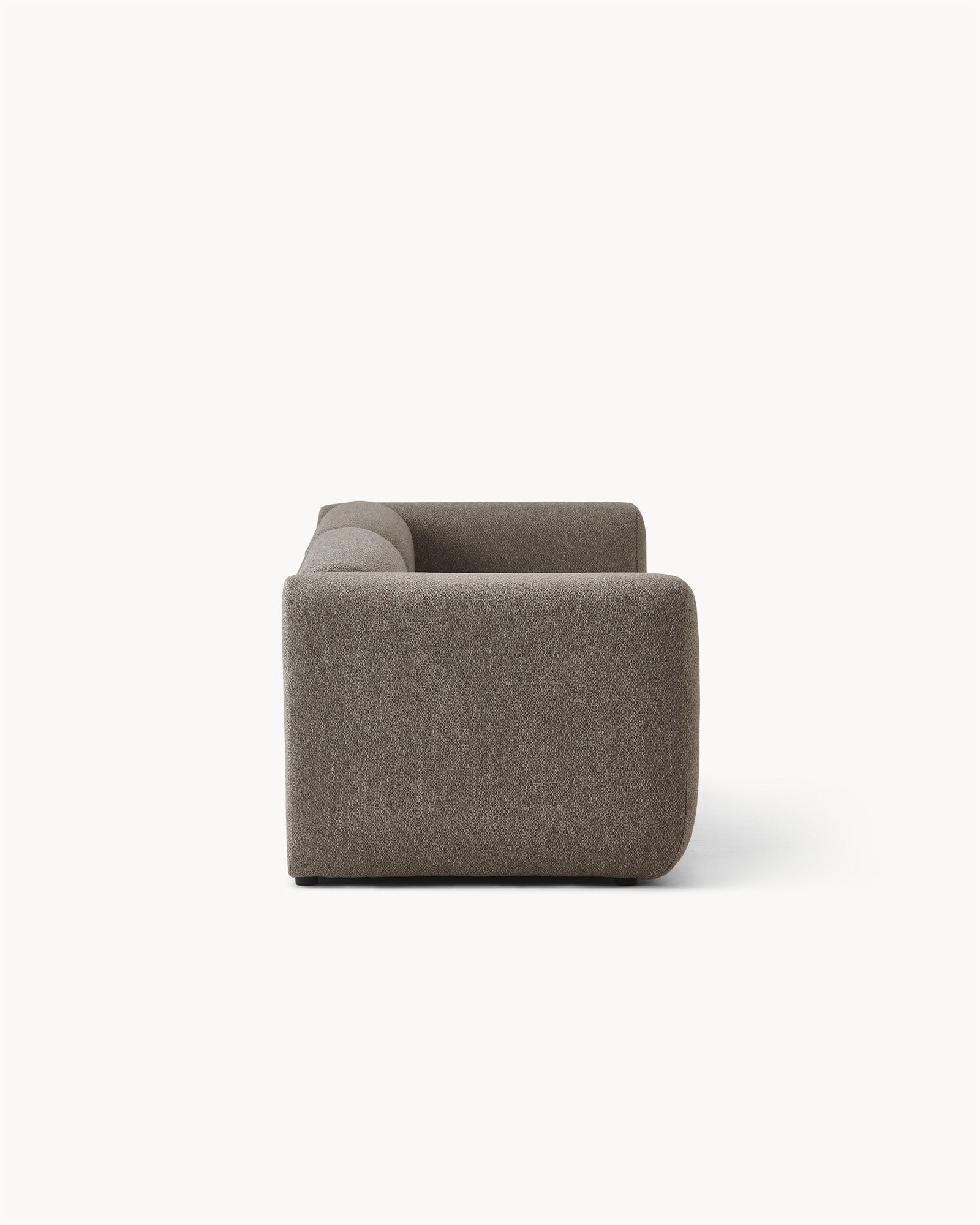 Sofa modułowa MODULO - widok z boku na sofę modułową z zaokrąglonymi krawędziami i prostą formą.