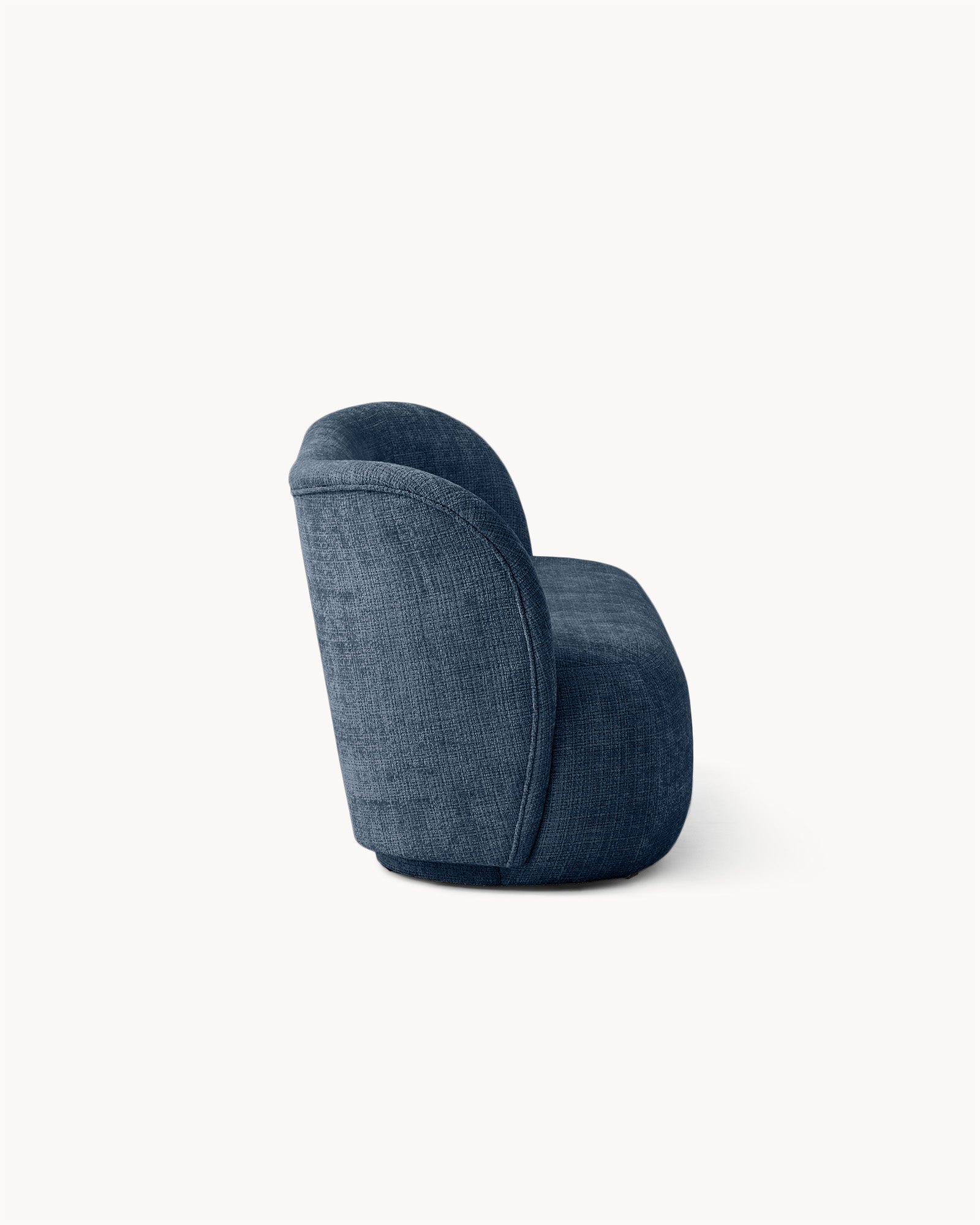 Sofa trzyosobowa NOA, tkanina nordy - widok z boku na sofę trzyosobową z zaokrąglonymi krawędziami.
