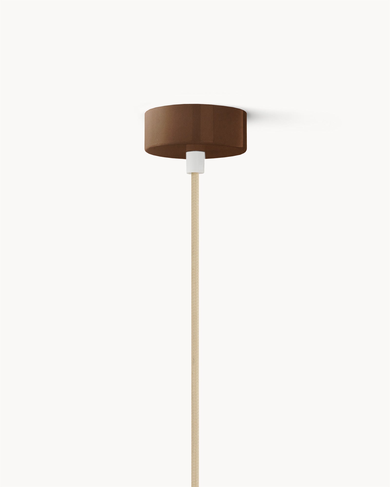 Lampa BUNS - lampa wisząca z okrągłym kloszem i przewodem. Widok z boku.