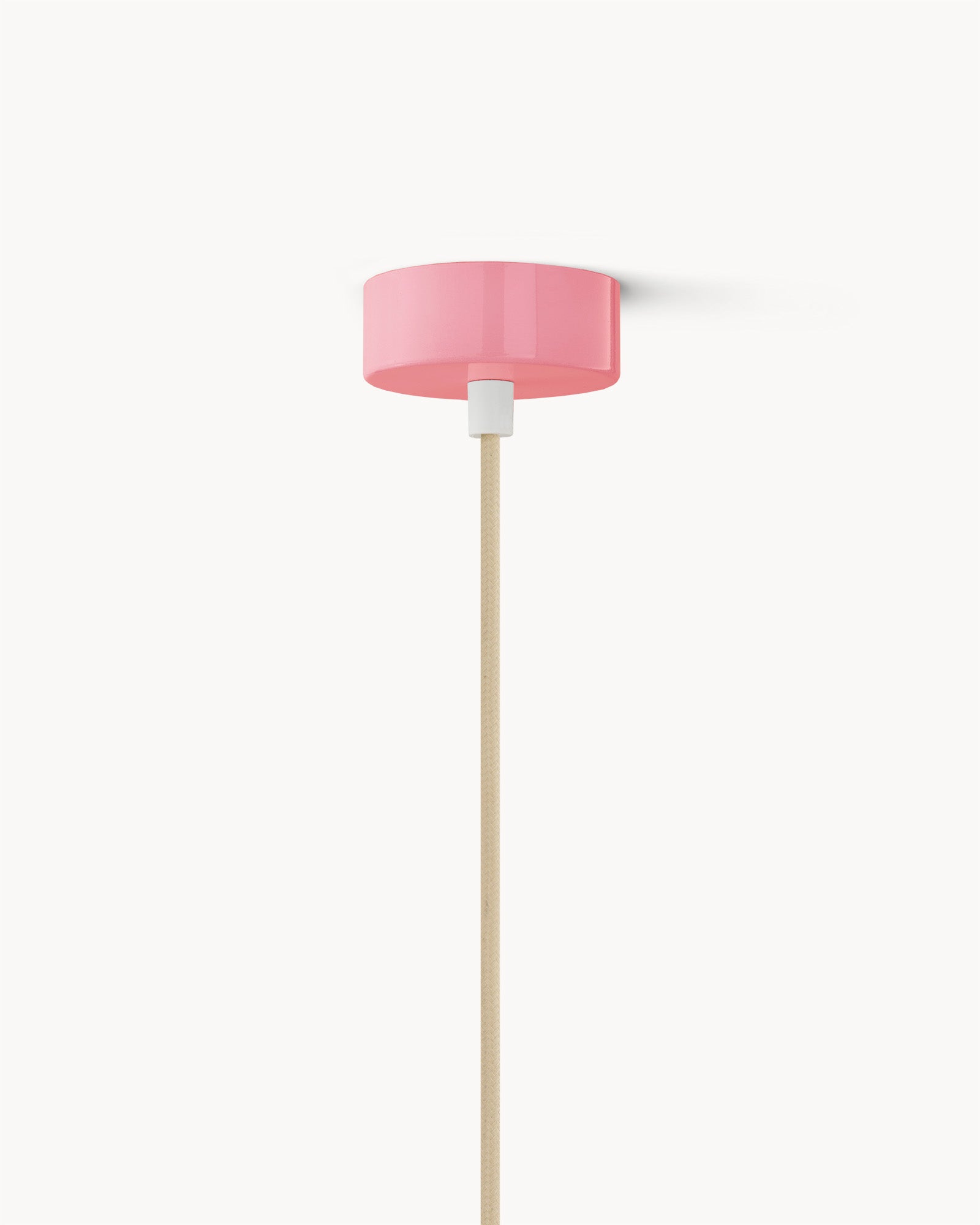 Lampa BUNS - lampa wisząca z okrągłym kloszem i przewodem. Widok z boku.