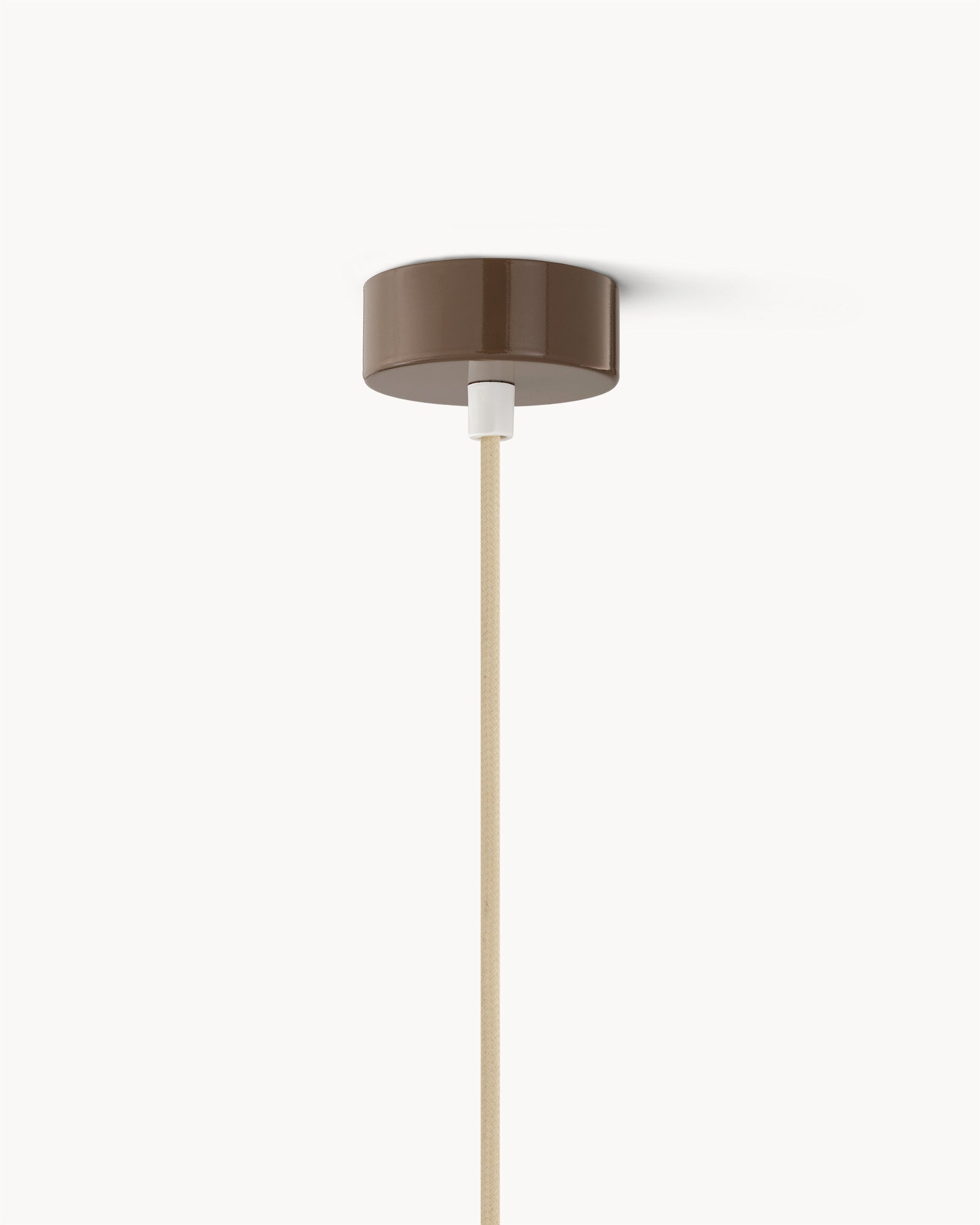 Lampa wisząca FIZZ - widok z dołu lampy wiszącej z przewodem i mocowaniem do sufitu.
