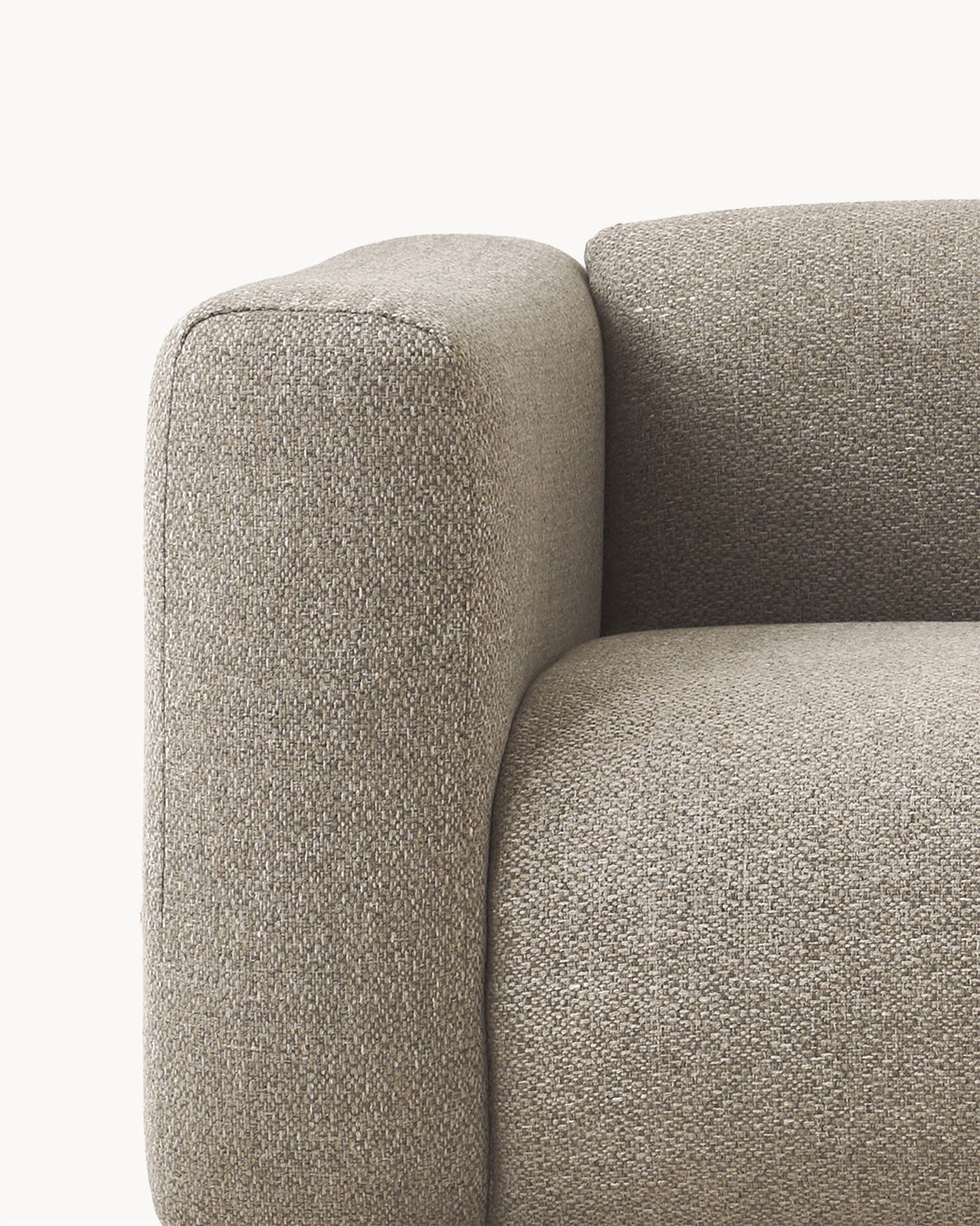 Sofa modułowa MODULO - zbliżenie na bok sofy modułowej, ukazujące zaokrąglone podłokietniki i teksturę tkaniny.
