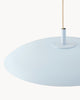 Lampa wisząca HALO - zbliżenie na lampę wiszącą z okrągłym kloszem i przewodem.
